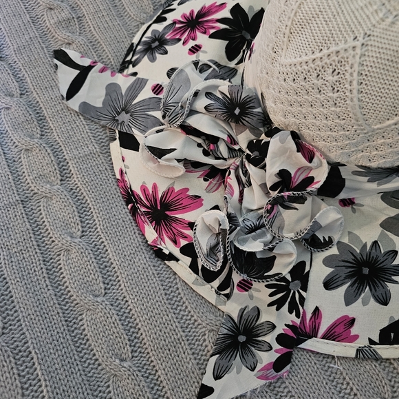 Women's Hat - Picture 2 of 5